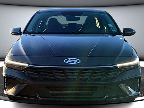 Used 2024 Hyundai Elantra SEL image 2
