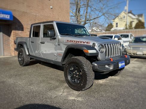 Used 2020 Jeep Gladiator Mojave w/ Dual Top Group image 3
