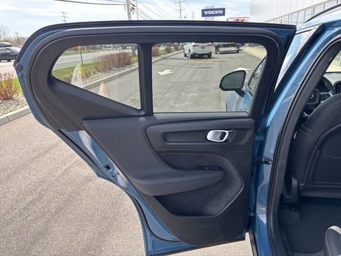 Certified 2025 Volvo XC40 B5 Plus AWD/4WD image 16