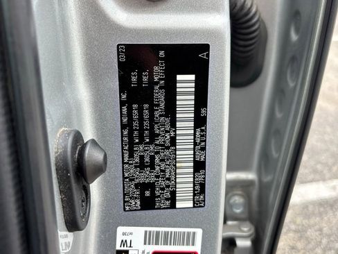 Used 2023 Toyota Highlander XLE FWD image 14