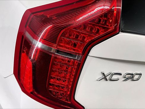 Used 2018 Volvo XC90 T5 Momentum image 27