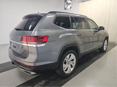 Used 2023 Volkswagen Atlas SE w/ Panoramic Sunroof Package FWD image 2