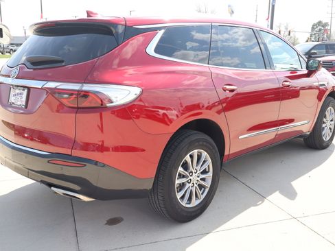 Used 2024 Buick Enclave Essence w/ Technology Package FWD image 5
