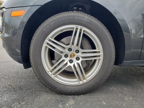 Used 2018 Porsche Macan AWD/4WD image 33