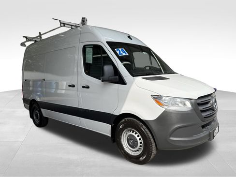 Used 2024 Mercedes-Benz Sprinter 2500 image 3