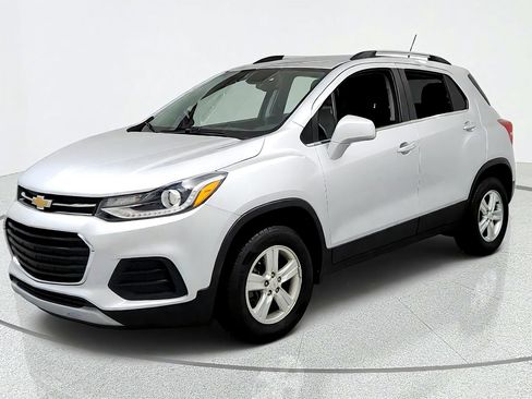 Used 2019 Chevrolet Trax LT w/ LT Convenience Package AWD/4WD image 1