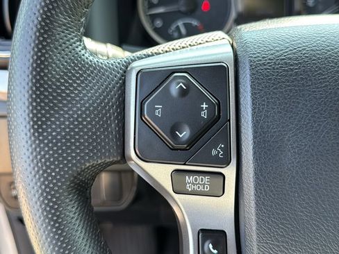 Used 2020 Toyota Tacoma SR5 AWD/4WD image 13