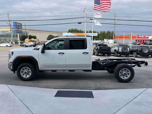 New 2026 GMC Sierra 3500 Pro w/ Convenience Package image 6