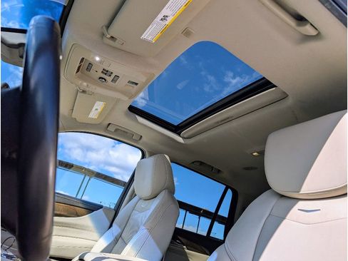 Used 2018 Cadillac Escalade Luxury image 15