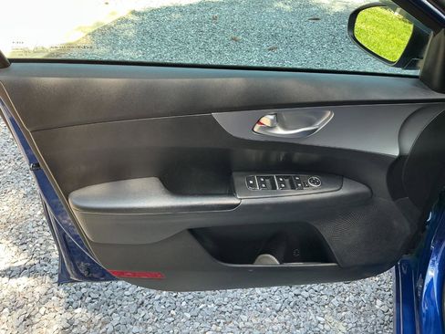 Used 2023 Kia Forte LXS w/ LXS Technology Package FWD image 9