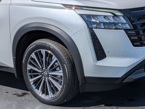 New 2026 Nissan Pathfinder Platinum image 9