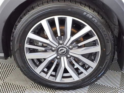 Used 2023 Nissan Kicks SR w/ SR Premium Package image 10