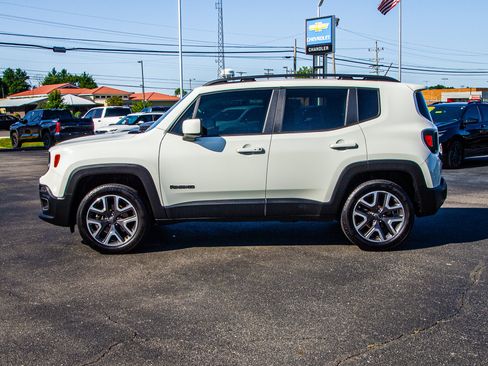 Used 2017 Jeep Renegade Latitude w/ Cold Weather Group AWD/4WD image 4