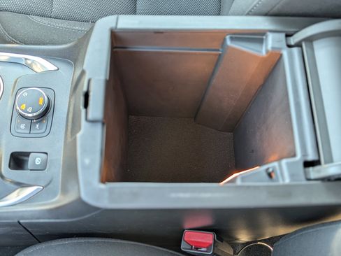 Used 2023 Chevrolet Traverse LT image 29