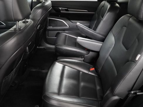 Used 2025 Kia Telluride S AWD/4WD image 28