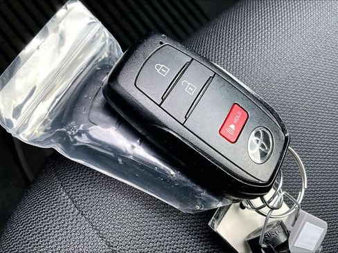 Used 2024 Toyota Corolla Cross LE image 13