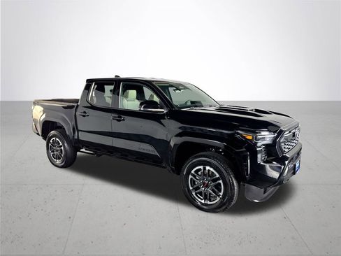 Used 2025 Toyota Tacoma TRD Sport image 4