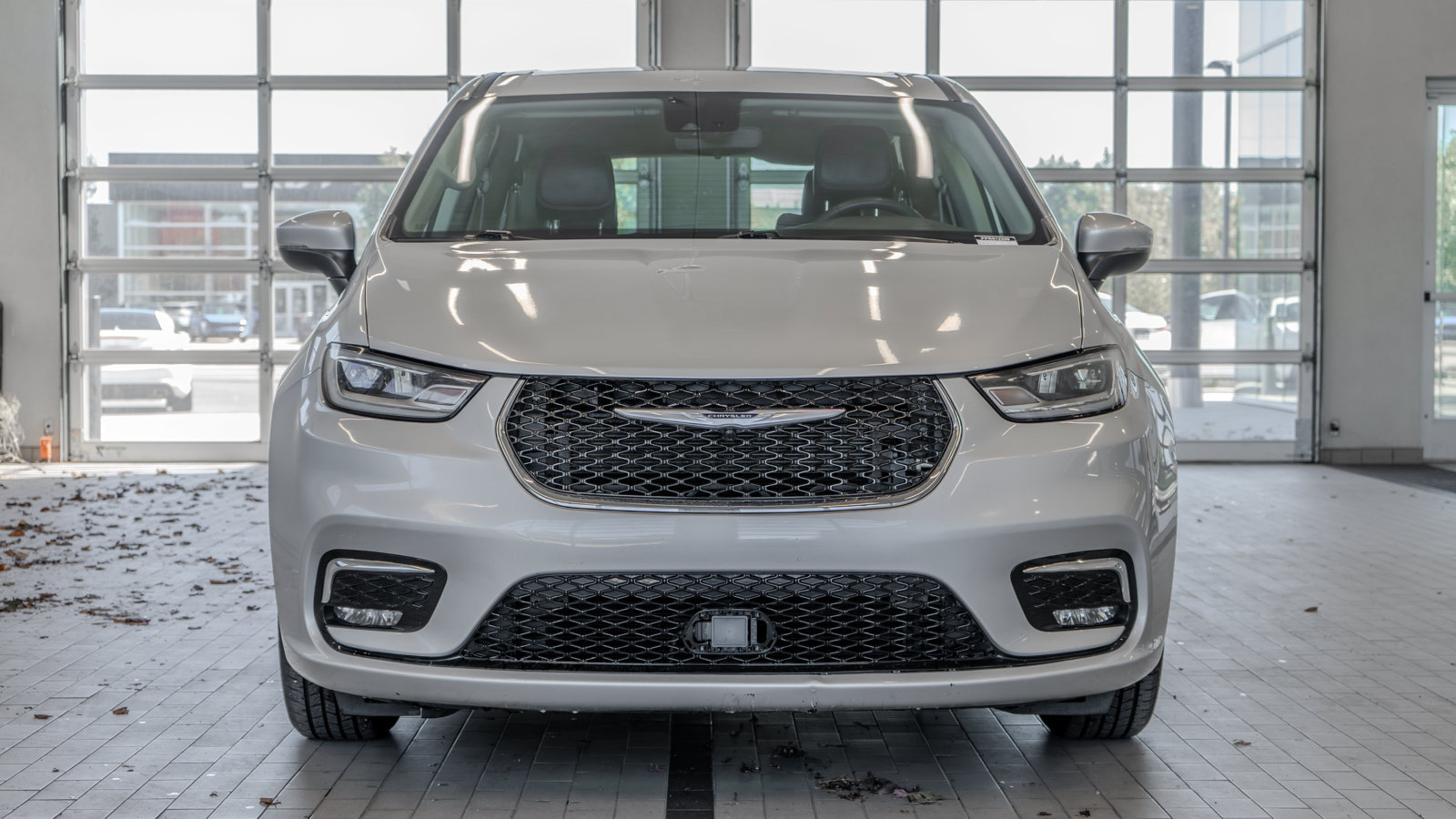 Used 2023 Chrysler Pacifica Touring-L FWD image 11