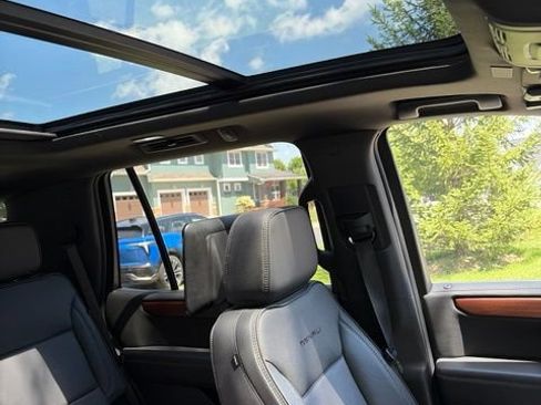Used 2025 GMC Yukon Denali w/ Denali Reserve Package AWD/4WD image 6