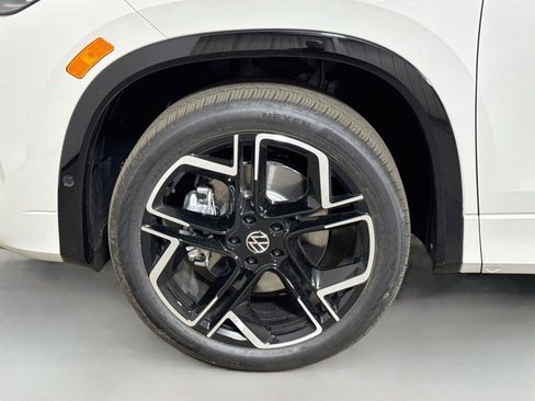New 2026 Volkswagen Tiguan SEL R-Line AWD/4WD image 18