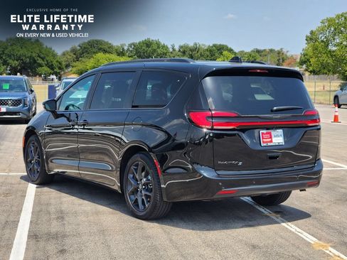 Used 2026 Chrysler Pacifica Select w/ S Appearance Package FWD image 4