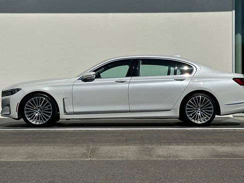 Used 2022 BMW 740i w/ Premium Package RWD image 6