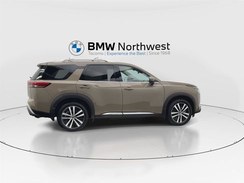 Used 2023 Nissan Pathfinder Platinum w/ Cargo Package AWD/4WD image 4