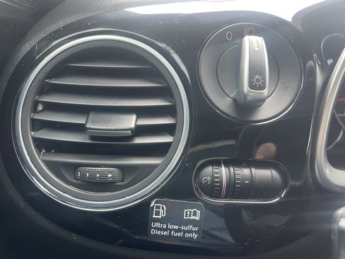 Used 2013 Volkswagen Beetle TDI image 30