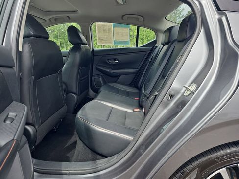 Used 2022 Nissan Sentra SR w/ SR Premium Package FWD image 18