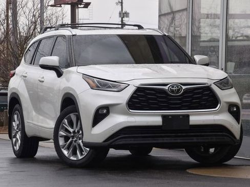 Used 2020 Toyota Highlander Limited w/ Protection Package #3 image 5