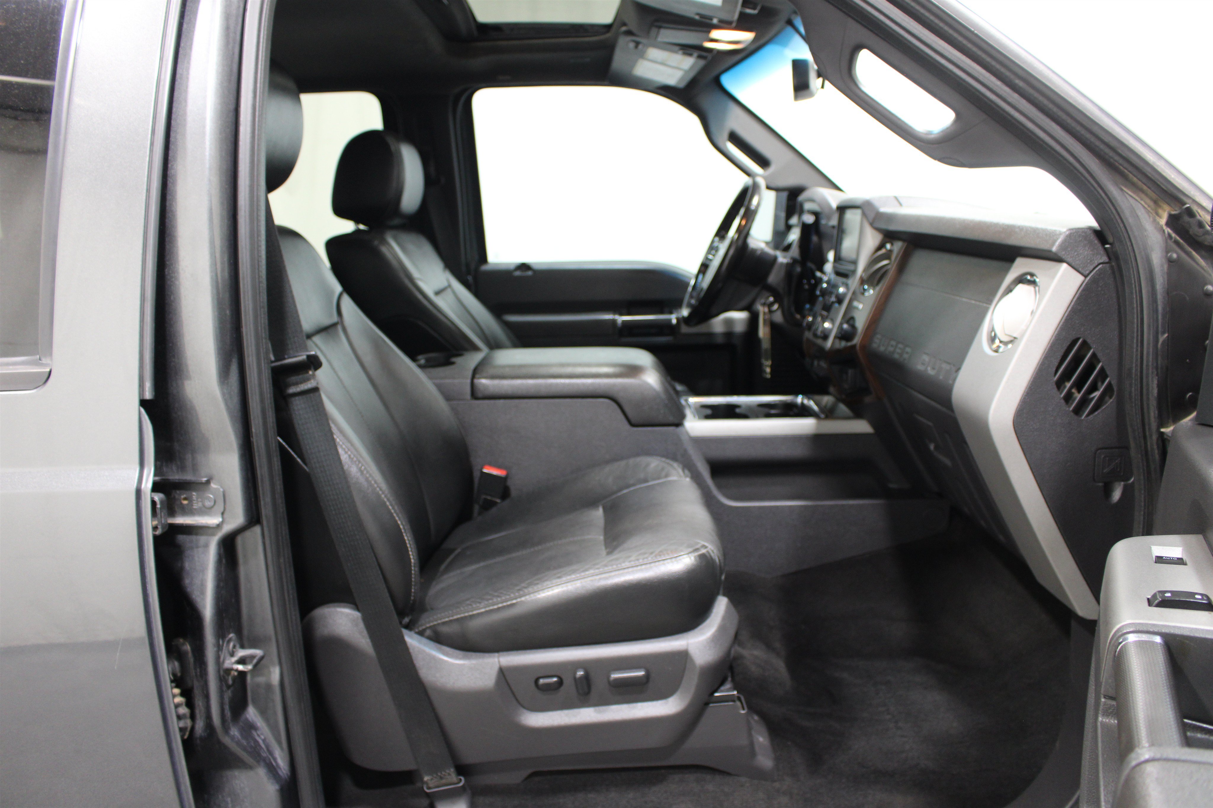 Used 2016 Ford F350 Lariat w/ Lariat Ultimate Package AWD/4WD image 26