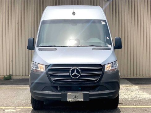 Used 2025 Mercedes-Benz Sprinter 2500 image 3