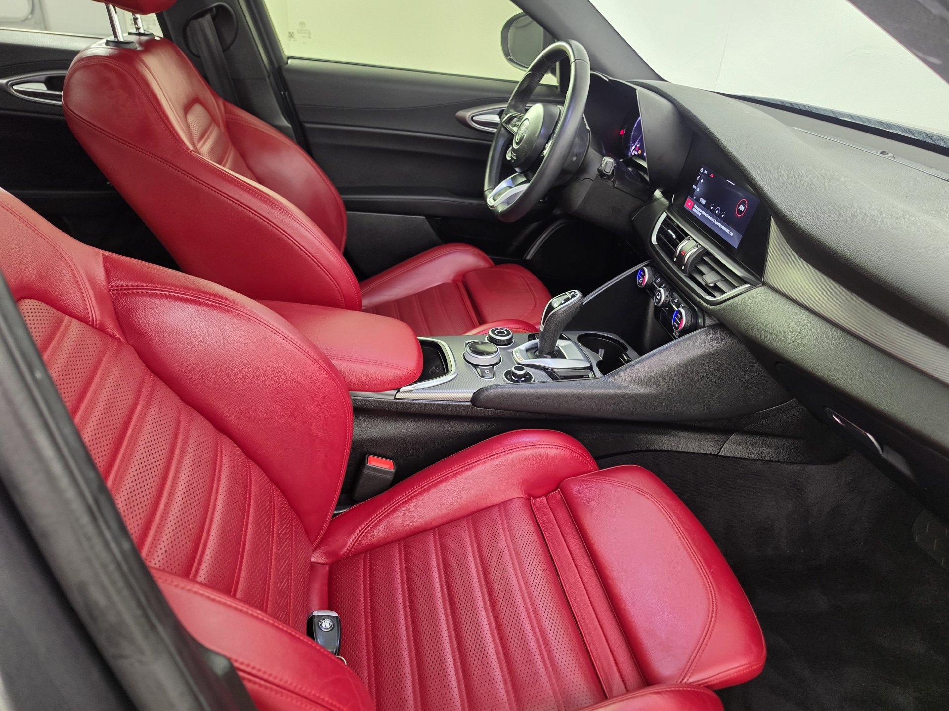 Used 2024 Alfa Romeo Giulia Ti w/ Performance Driving Package RWD image 34
