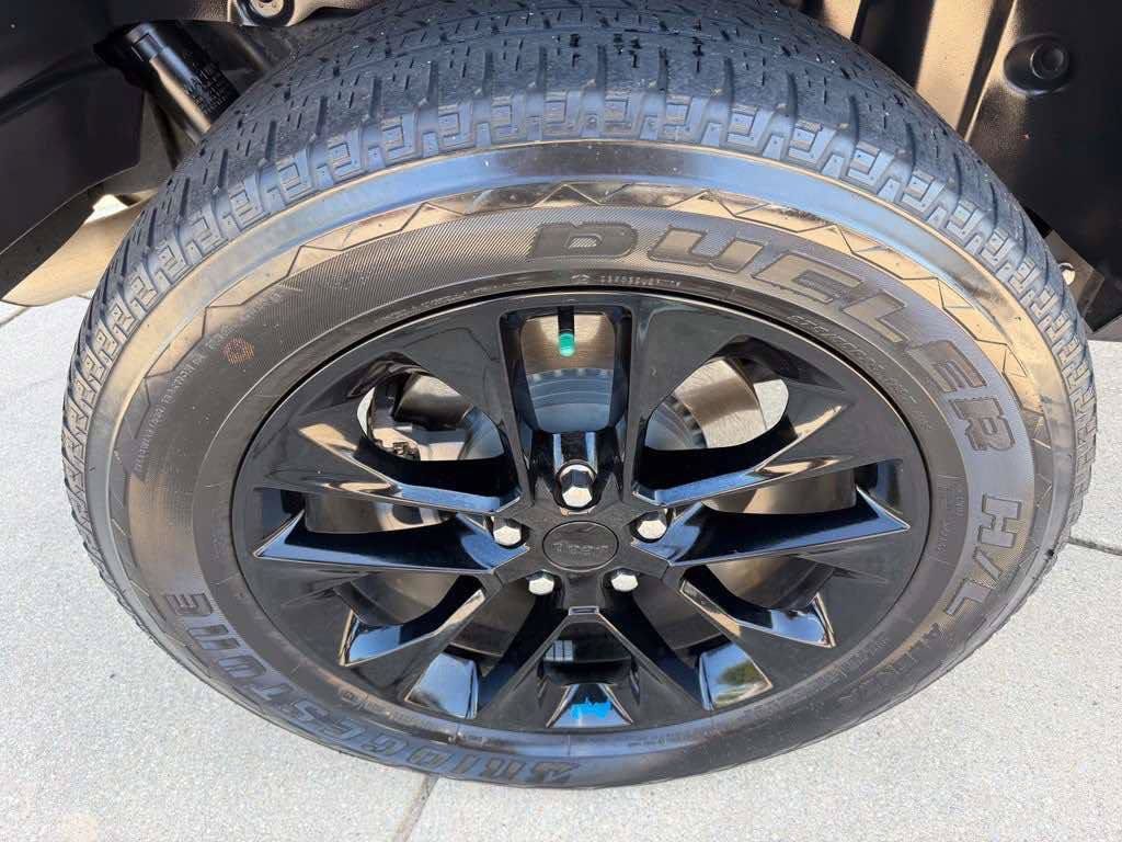 Used 2023 Jeep Wrangler Unlimited Sahara AWD/4WD image 24