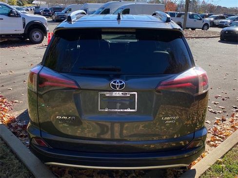 Used 2018 Toyota RAV4 Limited image 32