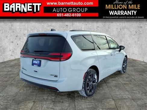 New 2026 Chrysler Pacifica Limited w/ S Appearance Package image 6