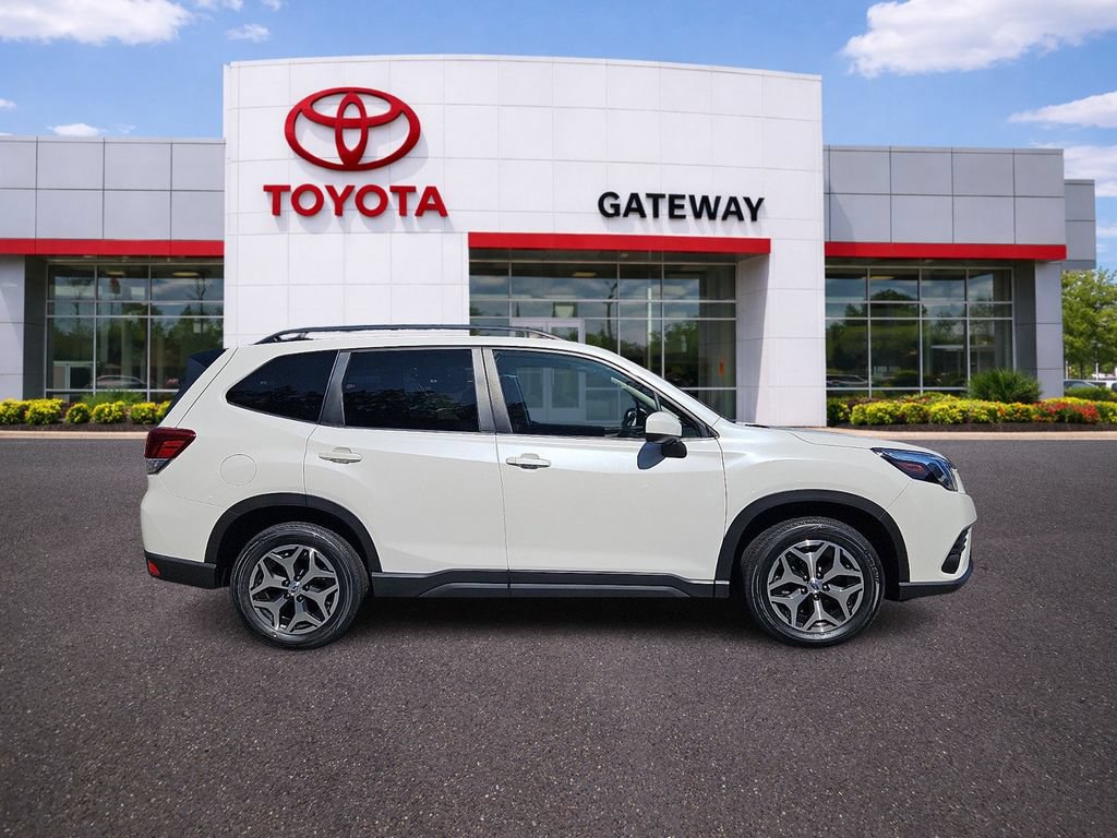 Used 2024 Subaru Forester Premium AWD/4WD image 3