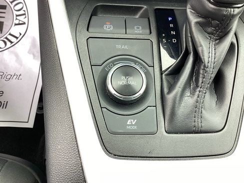 Used 2025 Toyota RAV4 XLE image 22