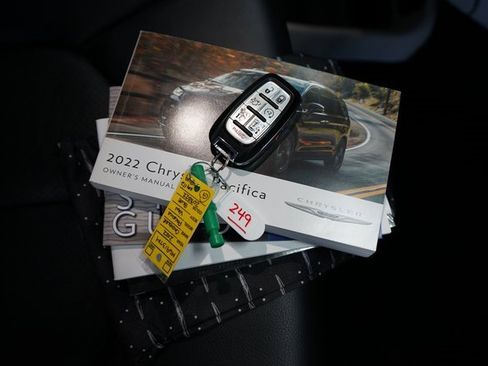 Used 2022 Chrysler Pacifica Touring-L image 60