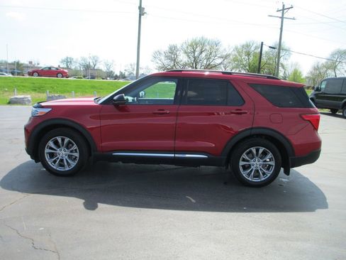 Used 2023 Ford Explorer XLT w/ Equipment Group 202A image 10