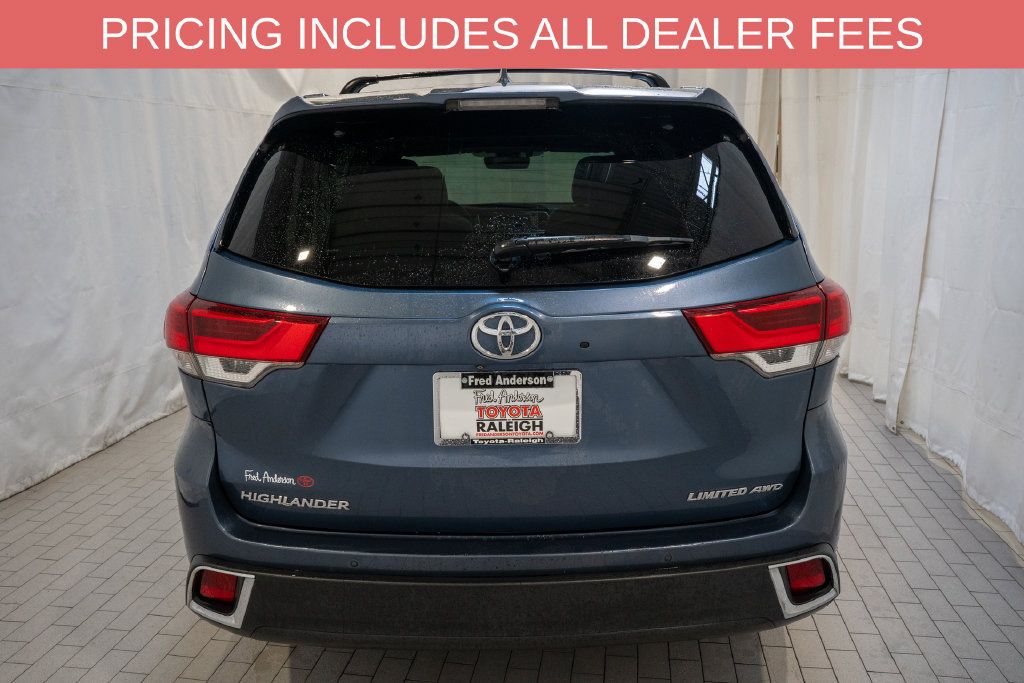 Used 2017 Toyota Highlander Limited Platinum AWD/4WD image 4