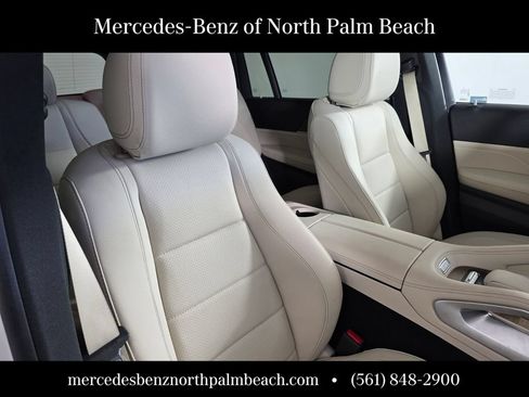 Certified 2025 Mercedes-Benz GLS 450 4MATIC image 31