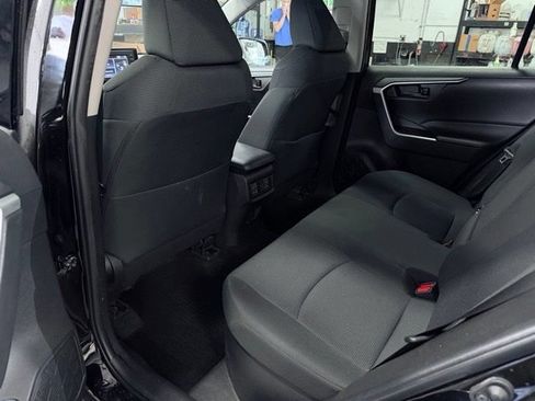 Used 2021 Toyota RAV4 LE w/ Carpet Mat Package (TMS) AWD/4WD image 19