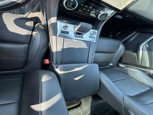 Used 2024 Jaguar F-PACE R-Dynamic S image 24