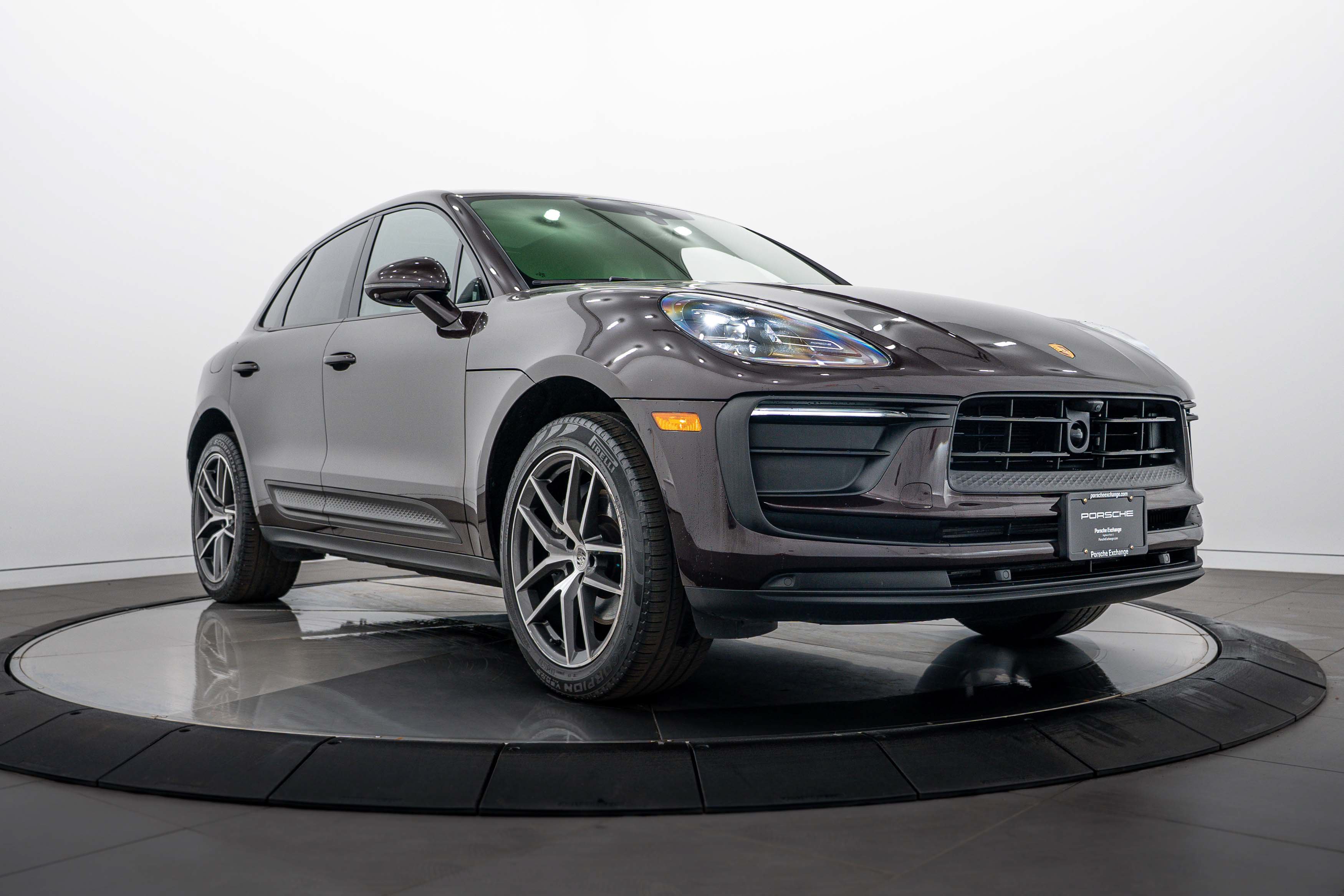 Certified 2023 Porsche Macan AWD/4WD image 9