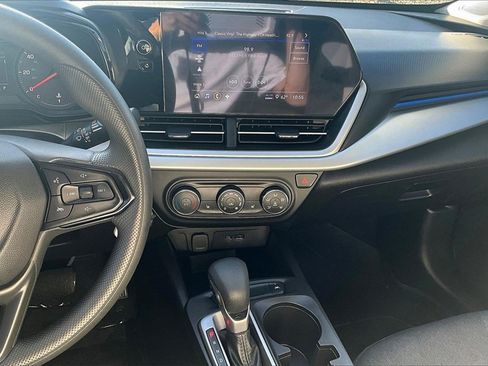 Used 2025 Chevrolet Trax LS w/ LS Convenience Package image 30