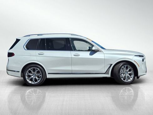 Used 2023 BMW X7 xDrive40i AWD/4WD image 3