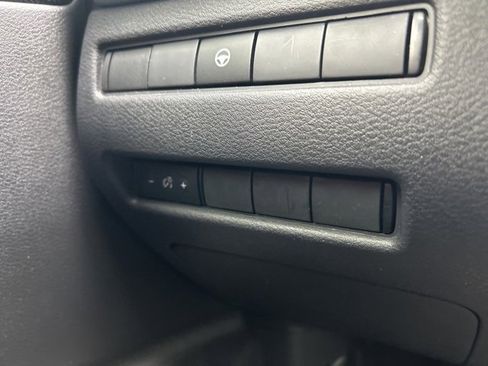 Used 2022 Nissan Rogue SV image 19