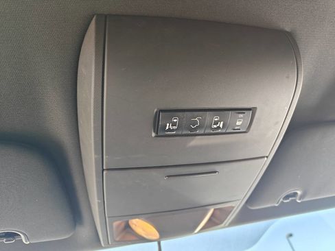 Used 2017 Dodge Grand Caravan SXT FWD image 16
