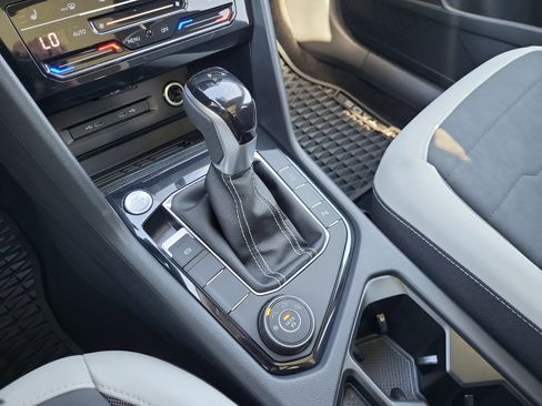 New 2025 Volkswagen Taos SE AWD/4WD image 13